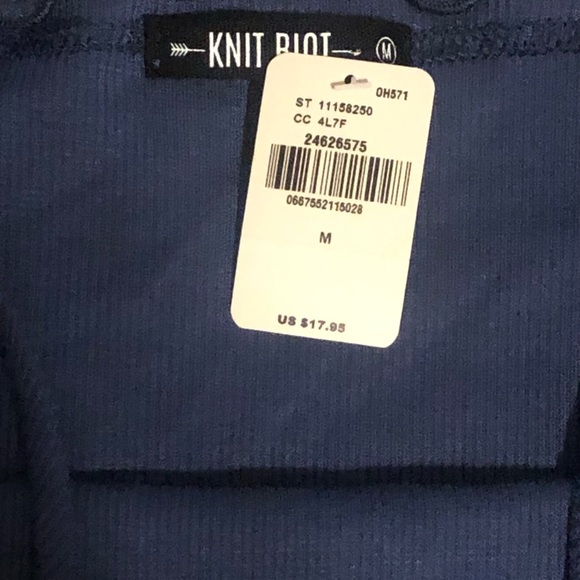 Victoria Secret Crop Top Shirt NWT - Picture 3 of 3